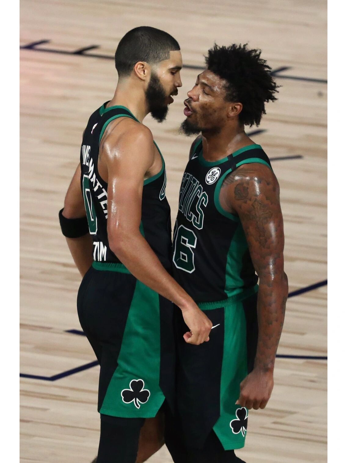 开云官网-波尔多后卫表现出色，球队稳固的防守体系