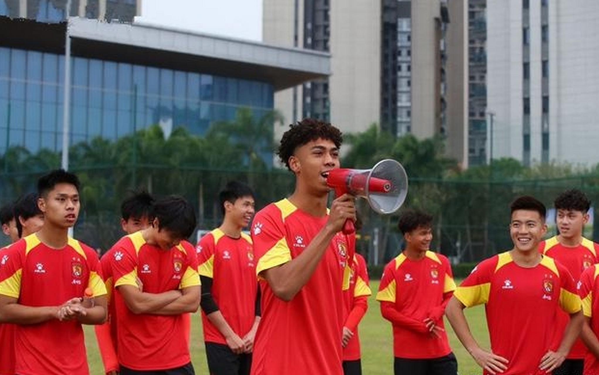 球队引进外援,提升球队整体实力 球队引进外援,提升球队整体实力