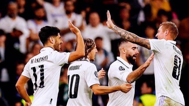 圣埃蒂安队在比赛中展现出强大的实力 圣埃蒂安队在比赛中展现出强大的实力