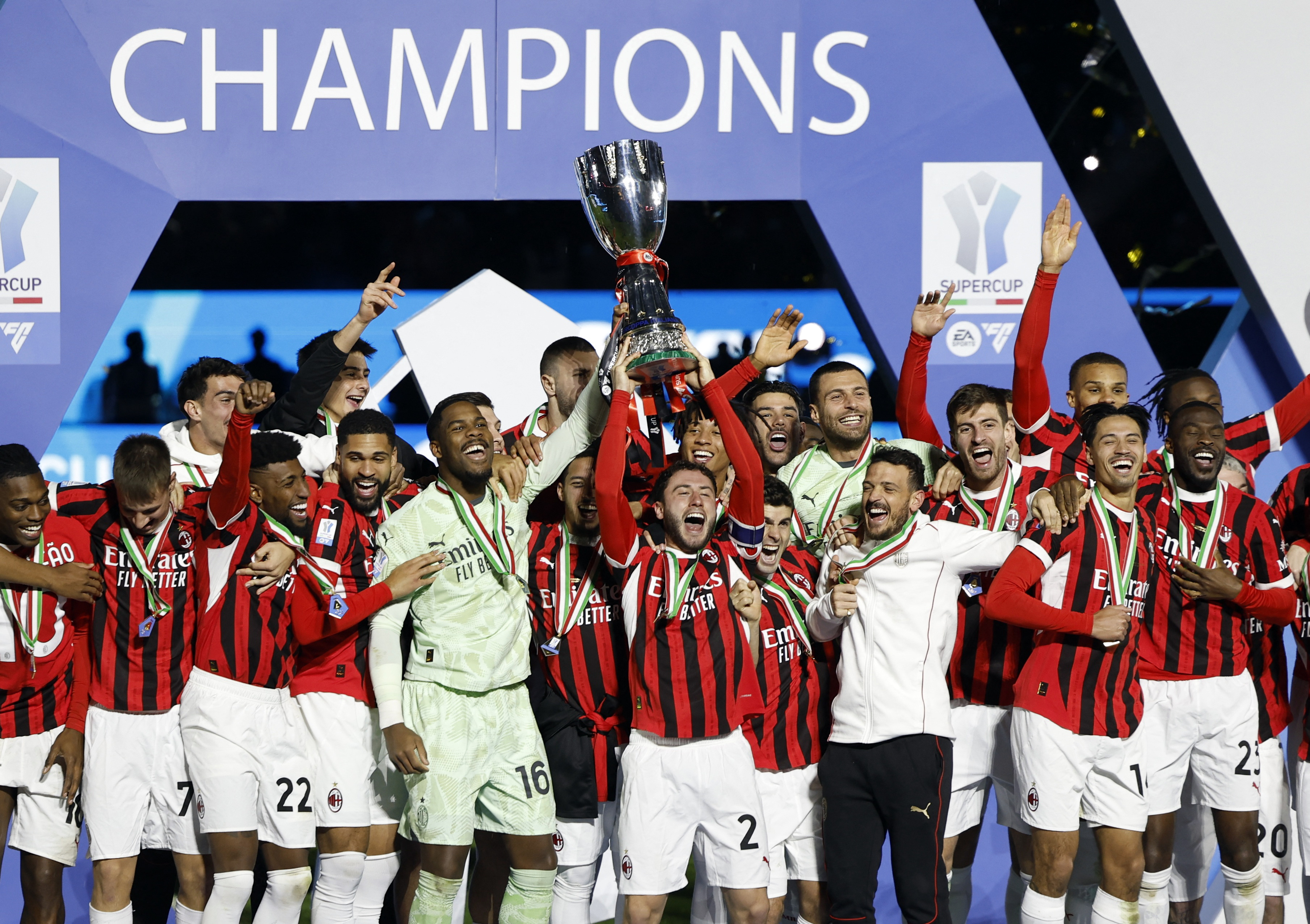 包含AC米兰再次主场取胜，稳固积分榜前列的词条