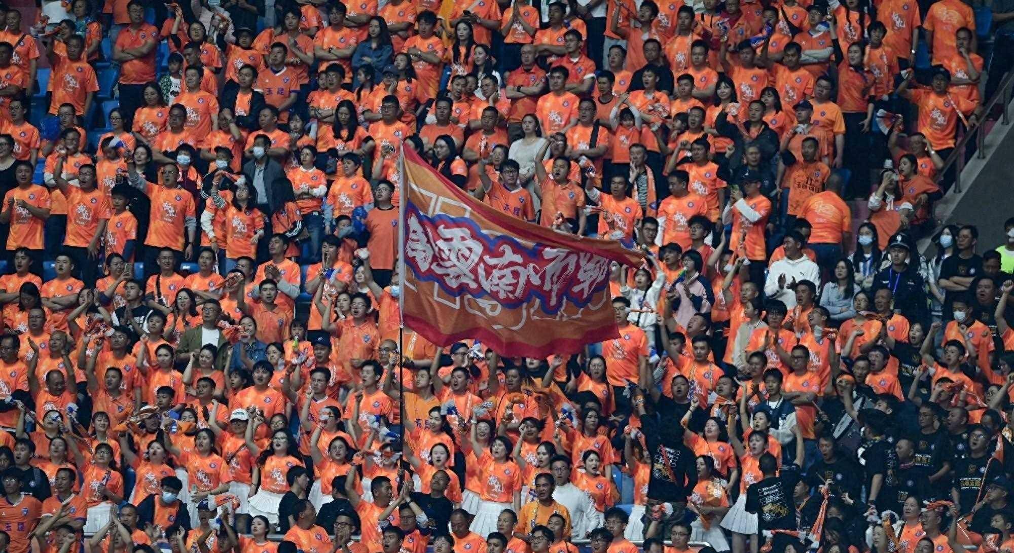 赛场争功夫,多支球队角逐强晋级名额的简单介绍 赛场争功夫,多支球队角逐强晋级名额的简单介绍