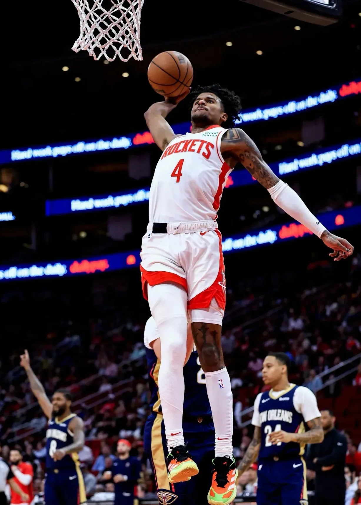 火箭队实力暴涨,成为潜在夺冠热门 火箭队实力暴涨,成为潜在夺冠热门