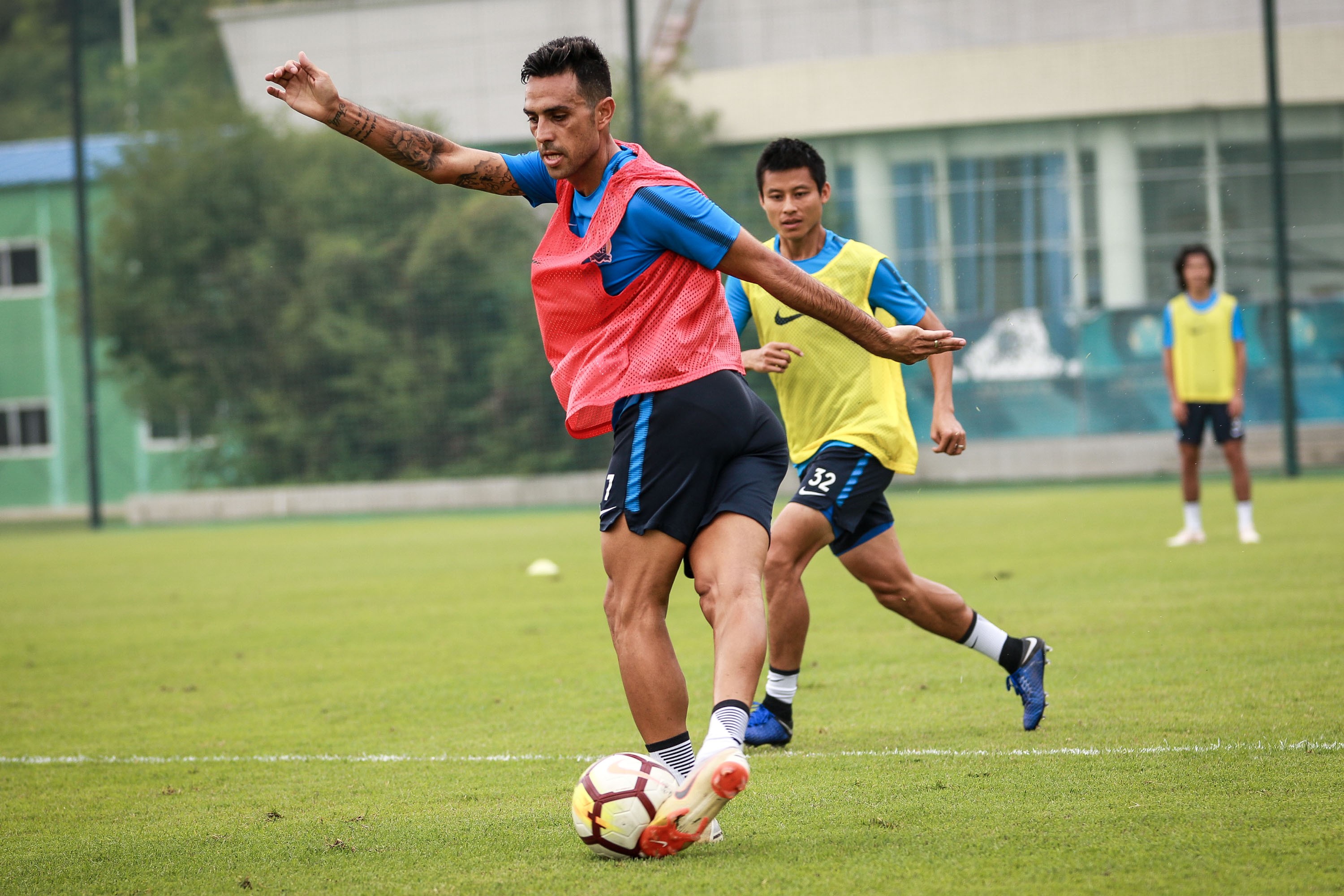 富力客场一球小胜连续不败领跑 富力客场一球小胜连续不败领跑