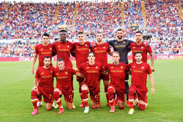 意大利队备战欲夺冠,主教练展开战术 意大利队备战欲夺冠,主教练展开战术