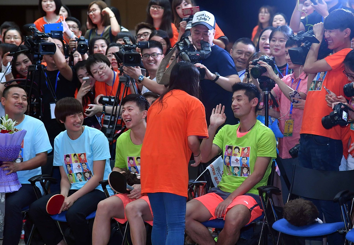 开云体育app-观众们在比赛中情绪高涨，全情投入