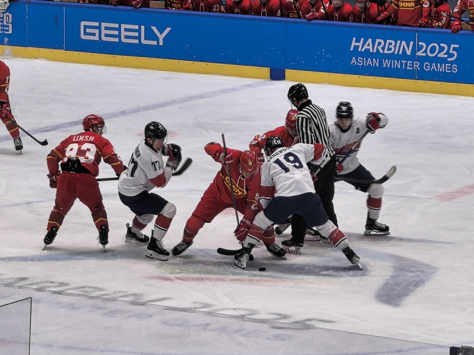 开云体育-多项滑冰比赛同期进行，欧国联赛事备受关注的简单介绍