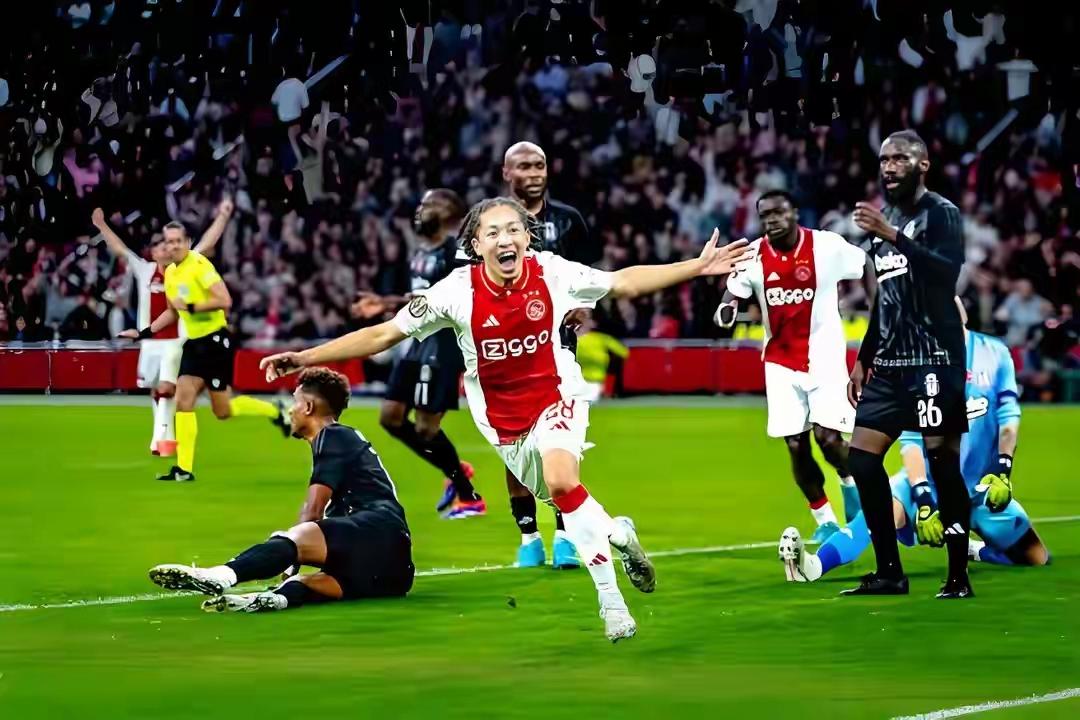 阿贾克斯惊险获胜,成功晋级下一轮 阿贾克斯惊险获胜,成功晋级下一轮