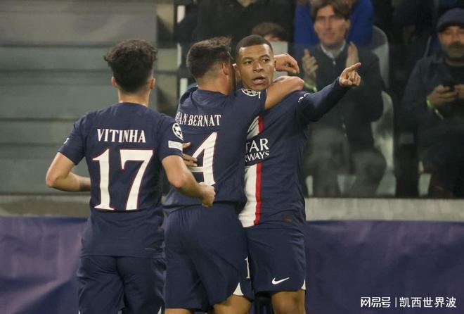 包含欧洲冠军联赛再掀激情战火，球队角逐尽显激烈的词条