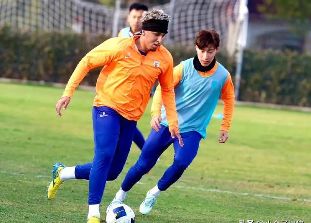 包含亚眠俱乐部签下新援,为球队增添实力的词条 包含亚眠俱乐部签下新援,为球队增添实力的词条