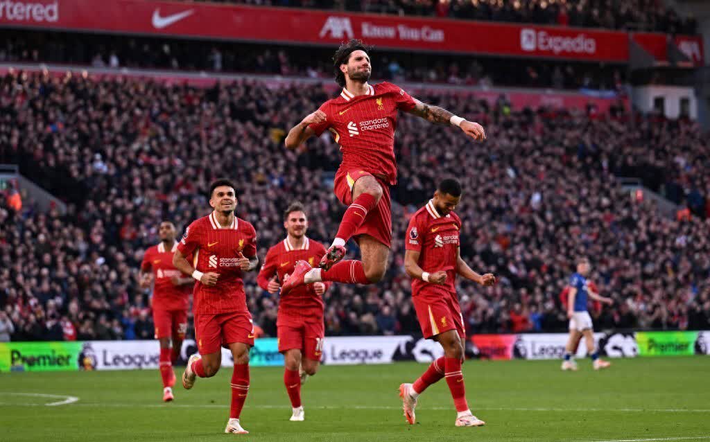 利物浦客场大胜阿斯顿维拉,保持领先 利物浦客场大胜阿斯顿维拉,保持领先