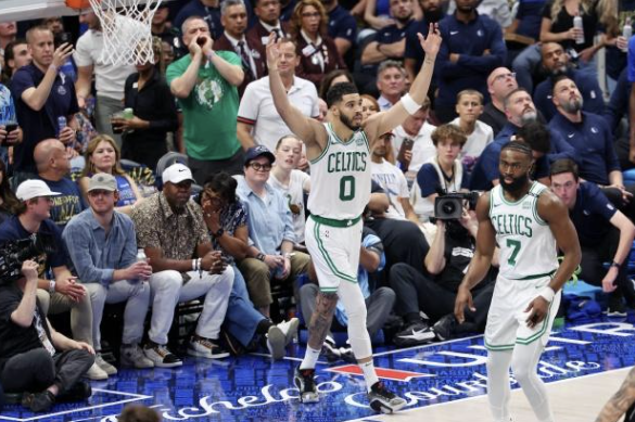 开云体育下载-关于凯尔特人客场逆转取胜，展现团队实力的信息