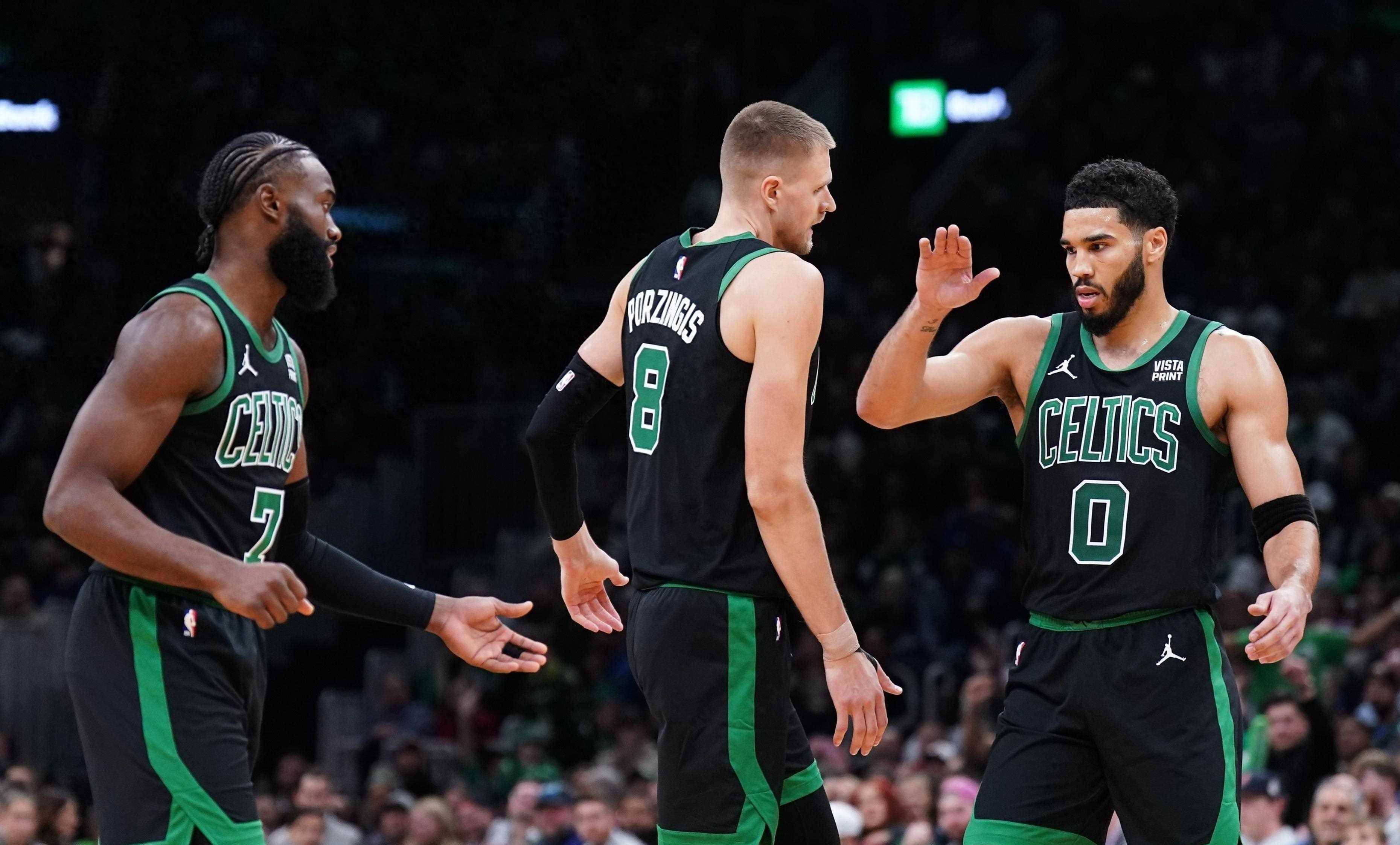 关于凯尔特人客场逆转取胜,展现团队实力的信息 关于凯尔特人客场逆转取胜,展现团队实力的信息