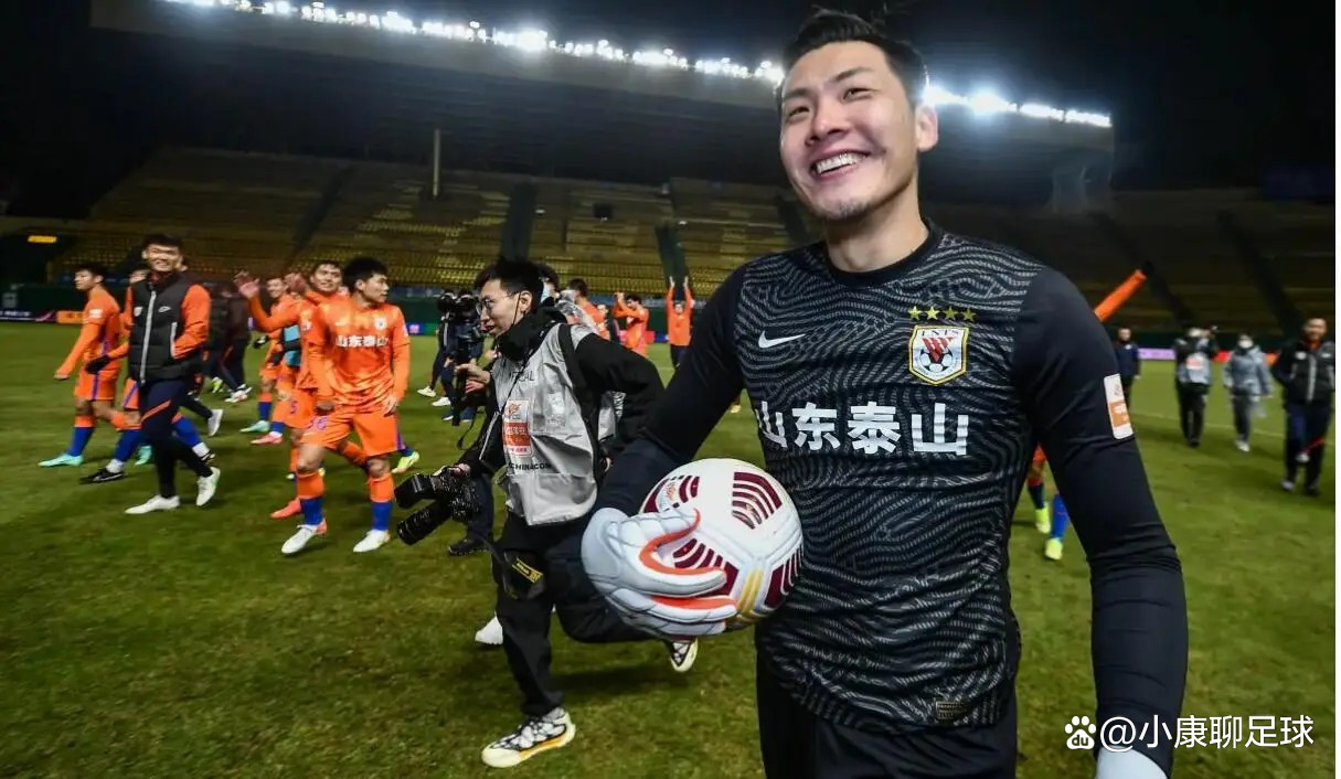 中场大将复出,球队实力再添一员 中场大将复出,球队实力再添一员