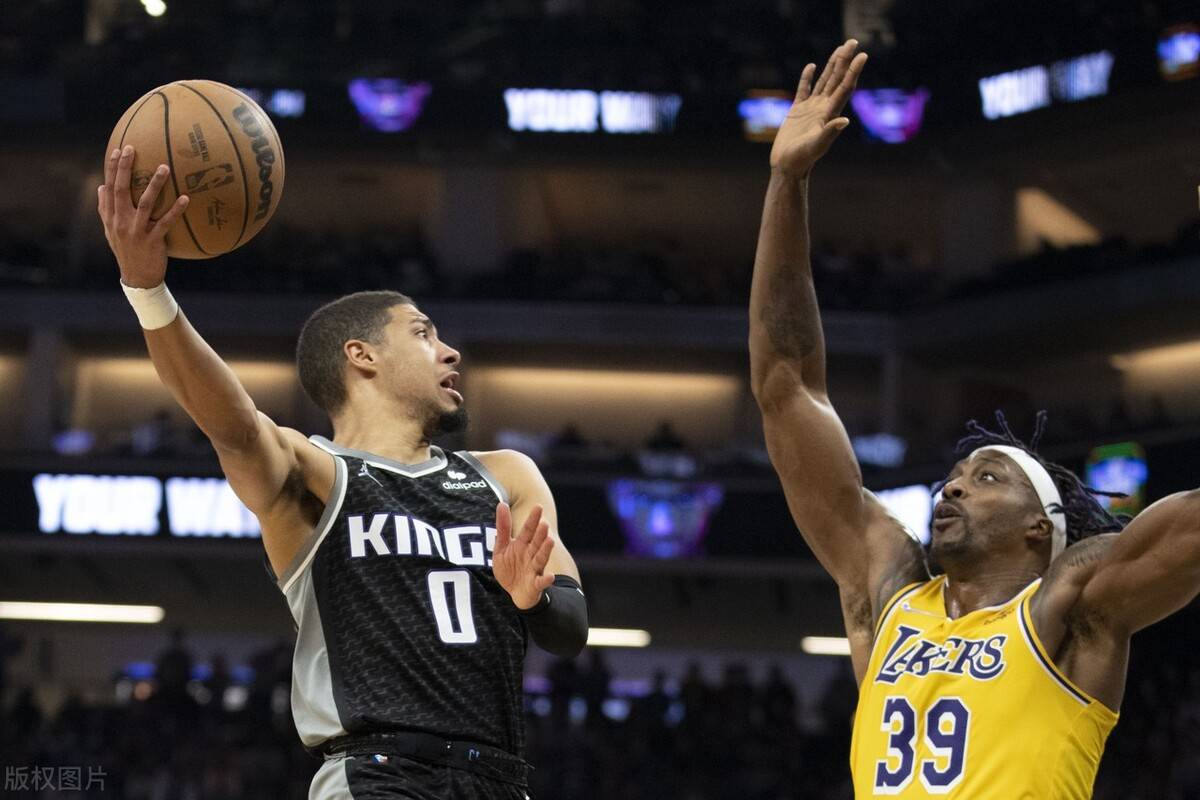 关于红衣军马刺不敌雄鹿,惨遭逆转的信息 关于红衣军马刺不敌雄鹿,惨遭逆转的信息