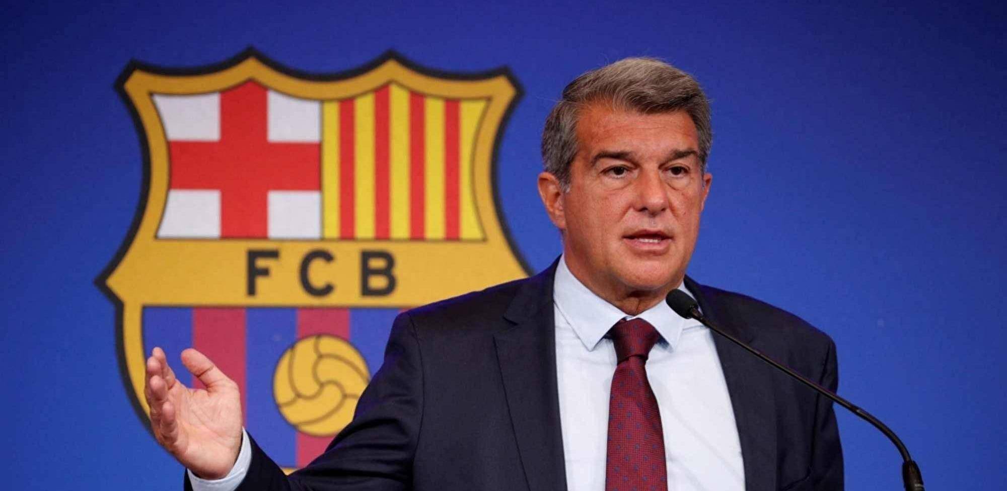 包含波尔多主帅宣布辞职，球队陷入风波的词条