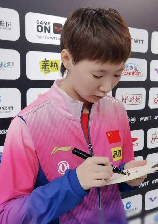 开云体育登录-新加坡名将斩获游泳银牌，喜获突破