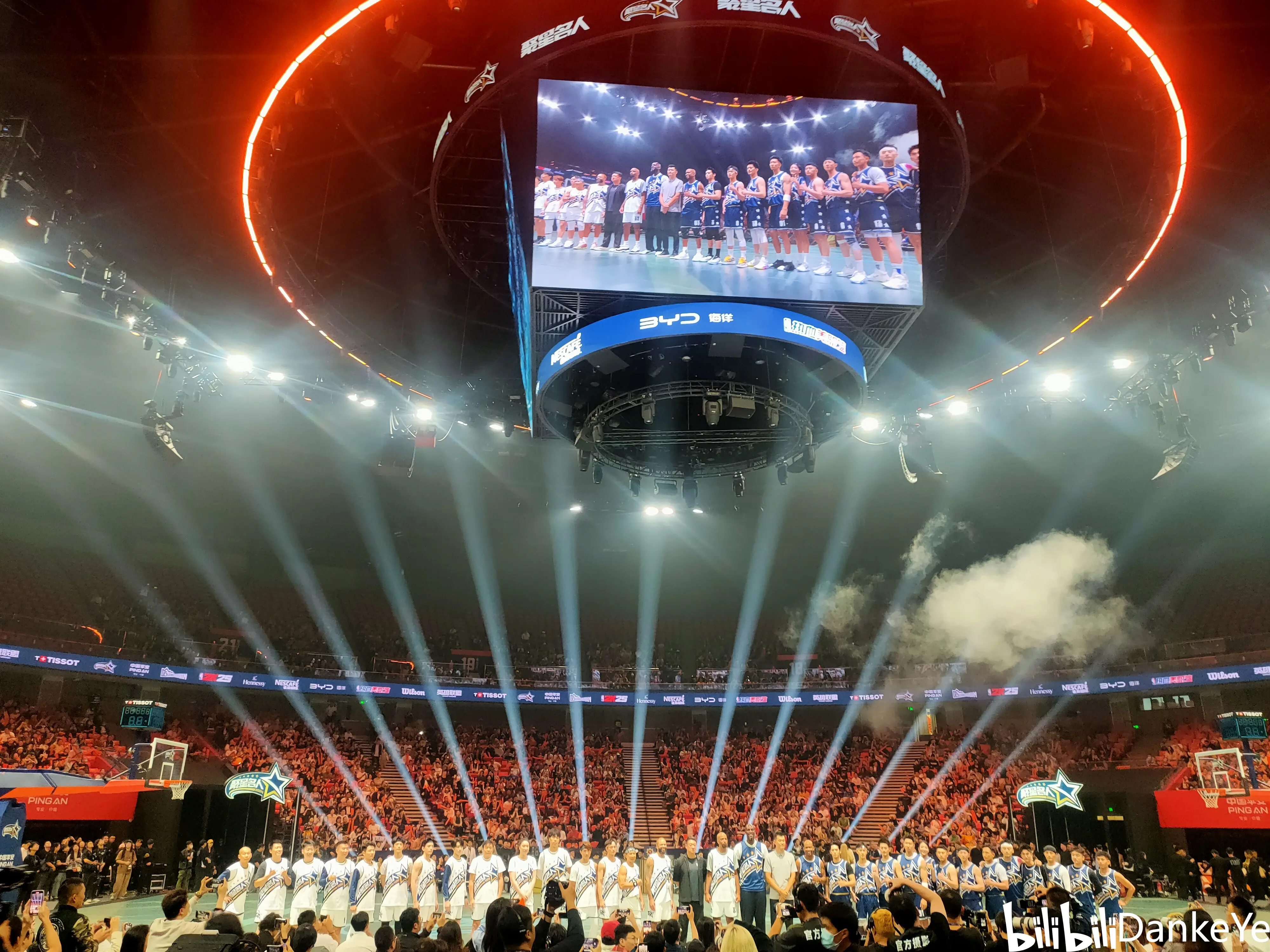 开云体育下载-关于球员欢聚一堂开启篮球盛宴，挑战不断的信息