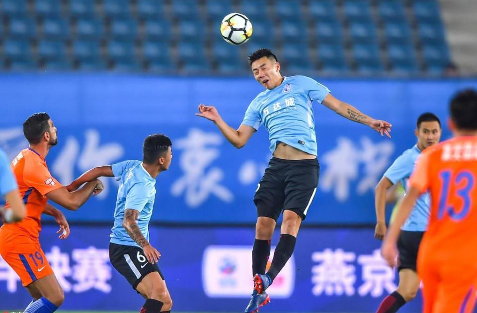 开云体育平台APP-大连一方压下山东鲁能,士气高涨备战接下回合赛事