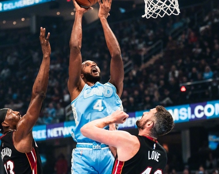 开云体育-顶级球队在海外联赛中遭遇挑战