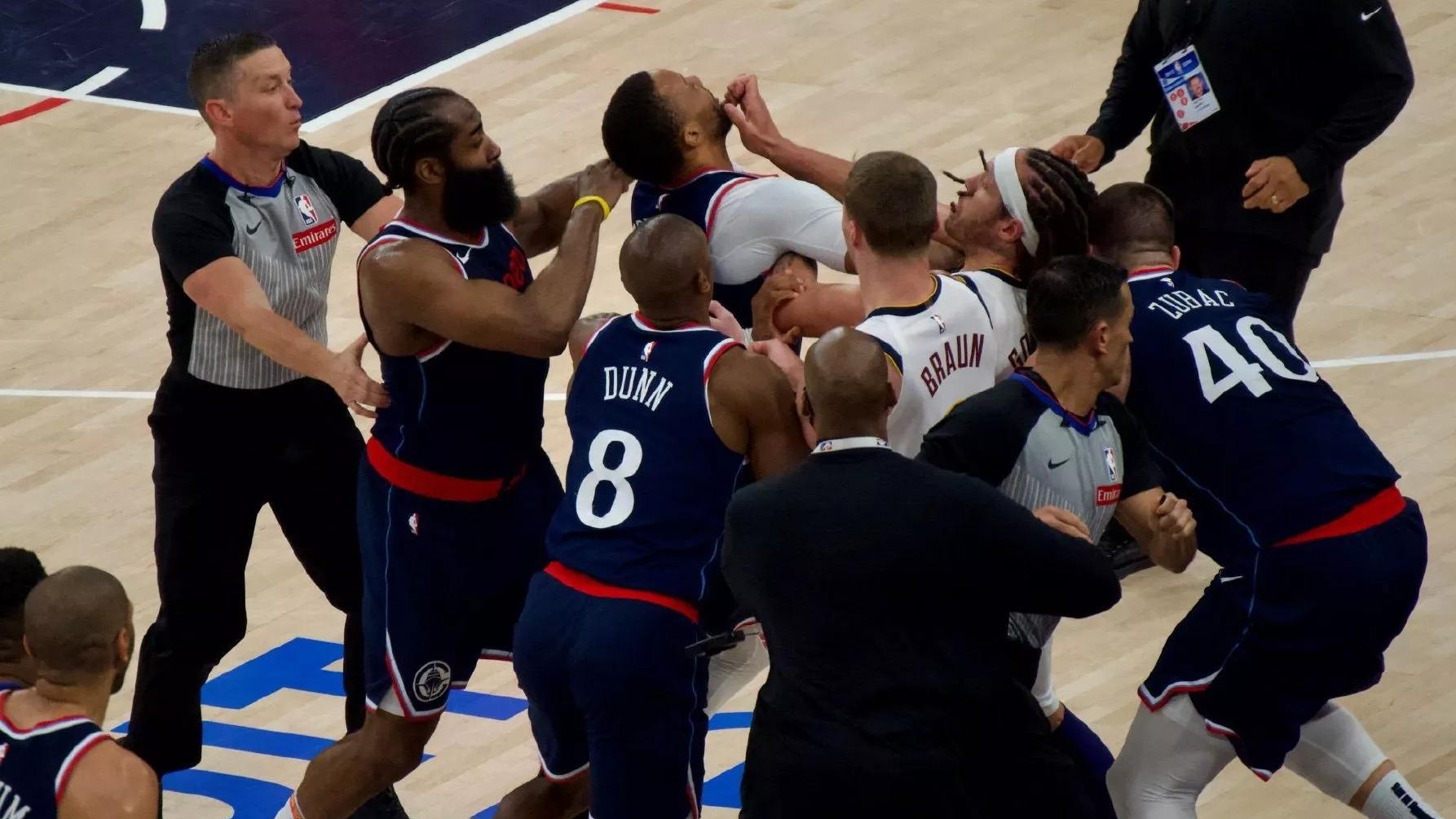 开云体育官方网站-快船憾负76人，遭遇两连败