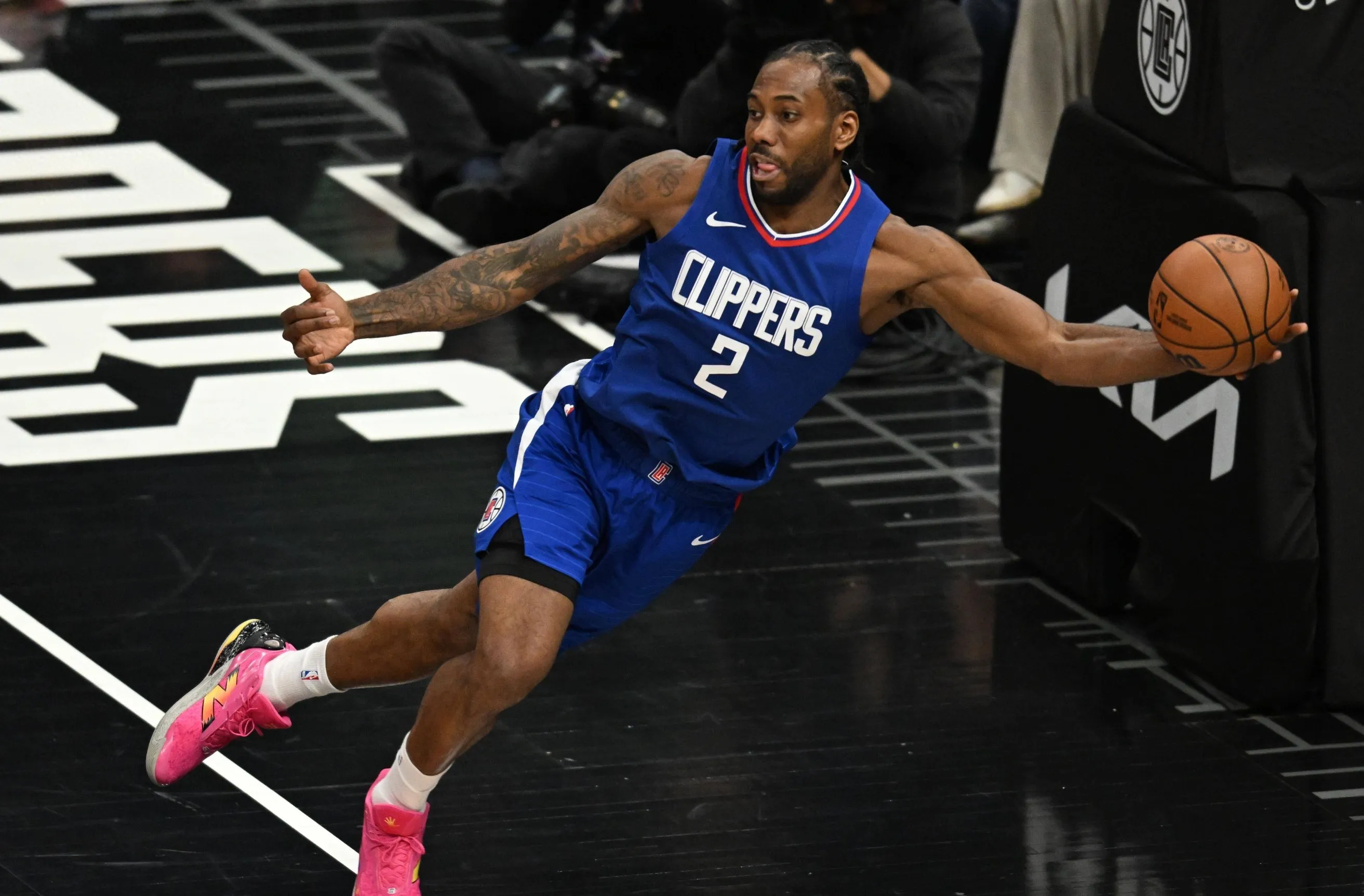 包含快船擒湖人:莱昂纳德砍35分夺城市德比的词条 包含快船擒湖人:莱昂纳德砍35分夺城市德比的词条