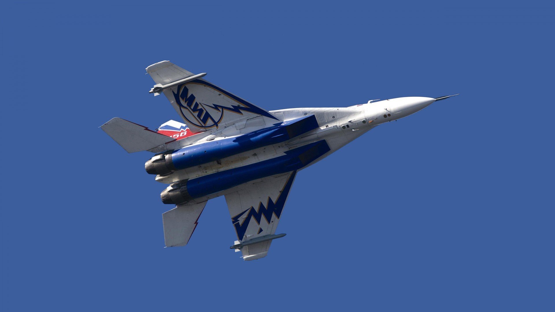 解剖刀与绸缎，当安哥拉打穿哥伦比亚，苏亚雷斯诠释何为足球的纯粹