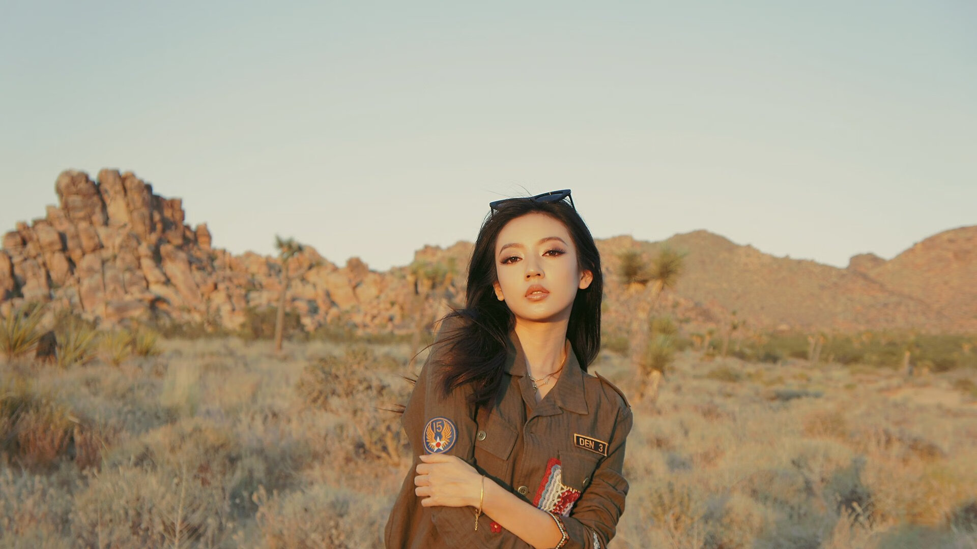 开云体育入口-新赛季轰鸣启航，淘汰赛鏖战破局—当F1极速狂飙遭遇NBA铁血绞杀